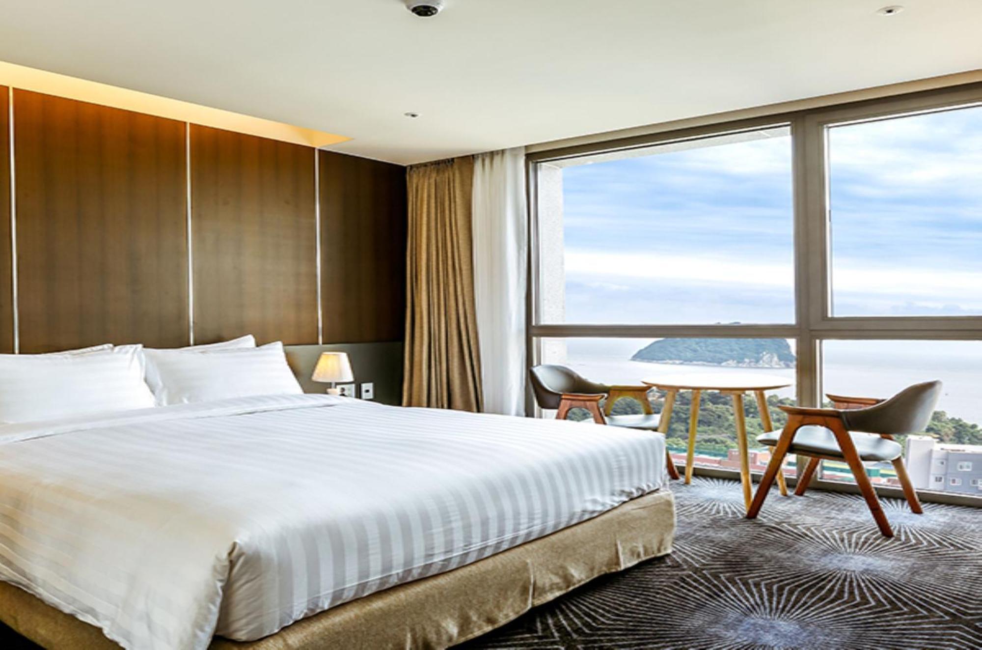 Golden Daisy Hotel Seogwipo Exteriör bild